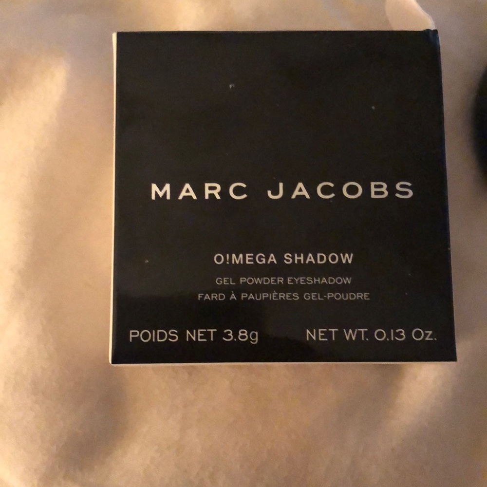 Marc Jacobs O!mega Gel powder eyeshadow
